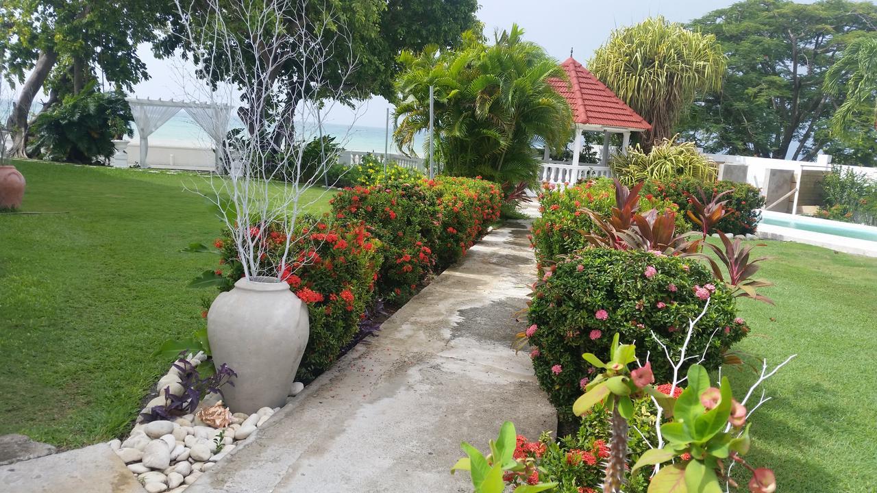 Whispering Bamboo Cove Resort Belfast エクステリア 写真